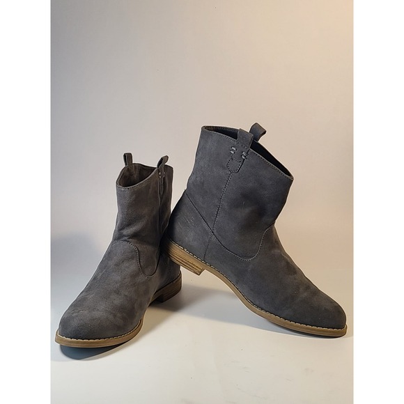 Old Navy Women's Size 8 Chelsea Gray Ankle Faux-Suede Pull-On Block Heel Boots - Picture 4 of 8